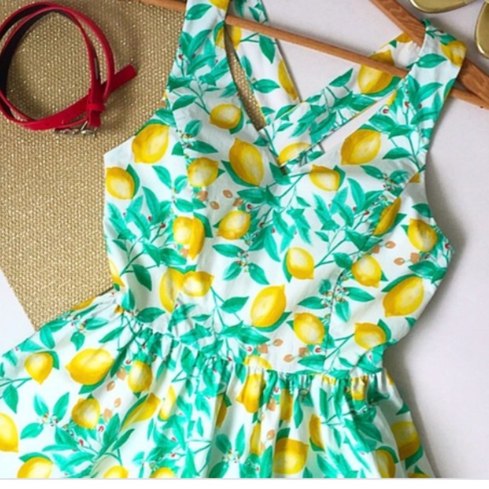 ELLE DRESS NWT SIZE 4